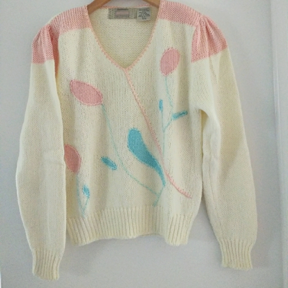 Cozy Cream and Pink Floral V-Neck Sweater Size MP
